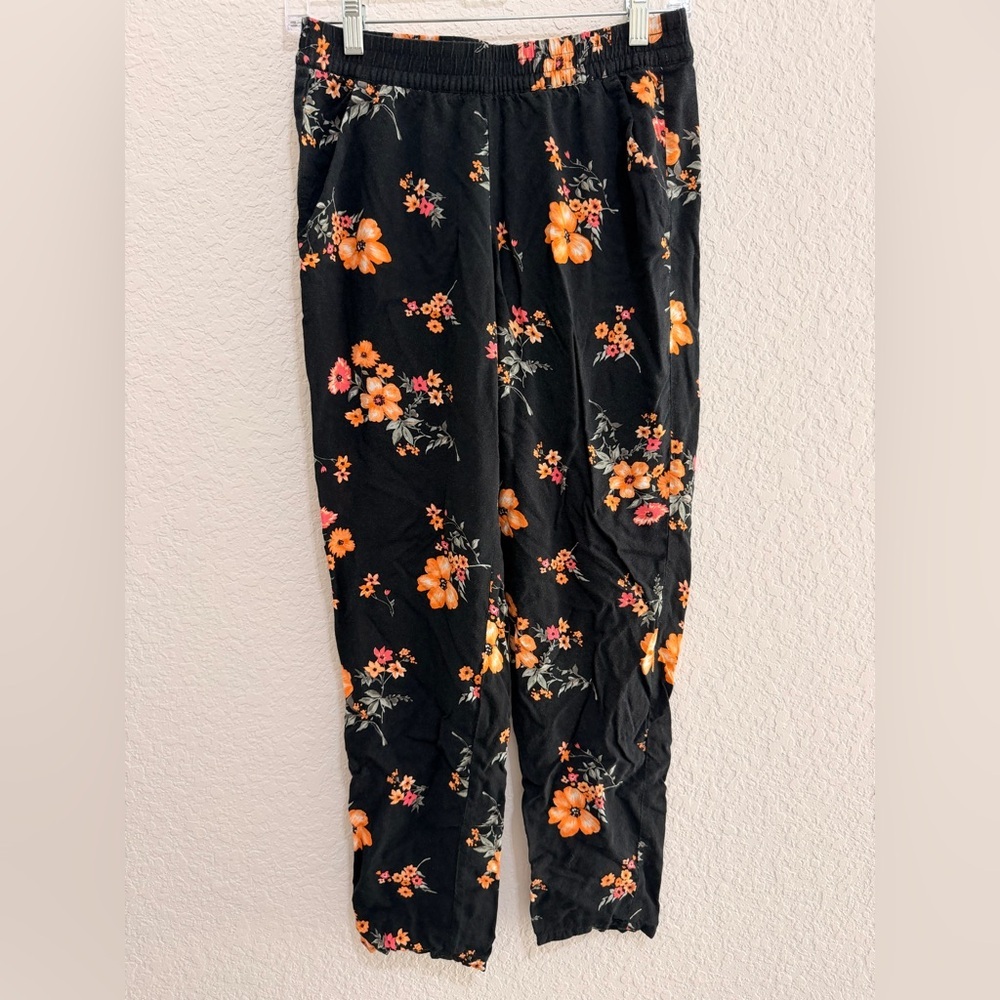 H&M Black Floral Print Pull-On Trousers | Elastic Waist | Relaxed fit trousers